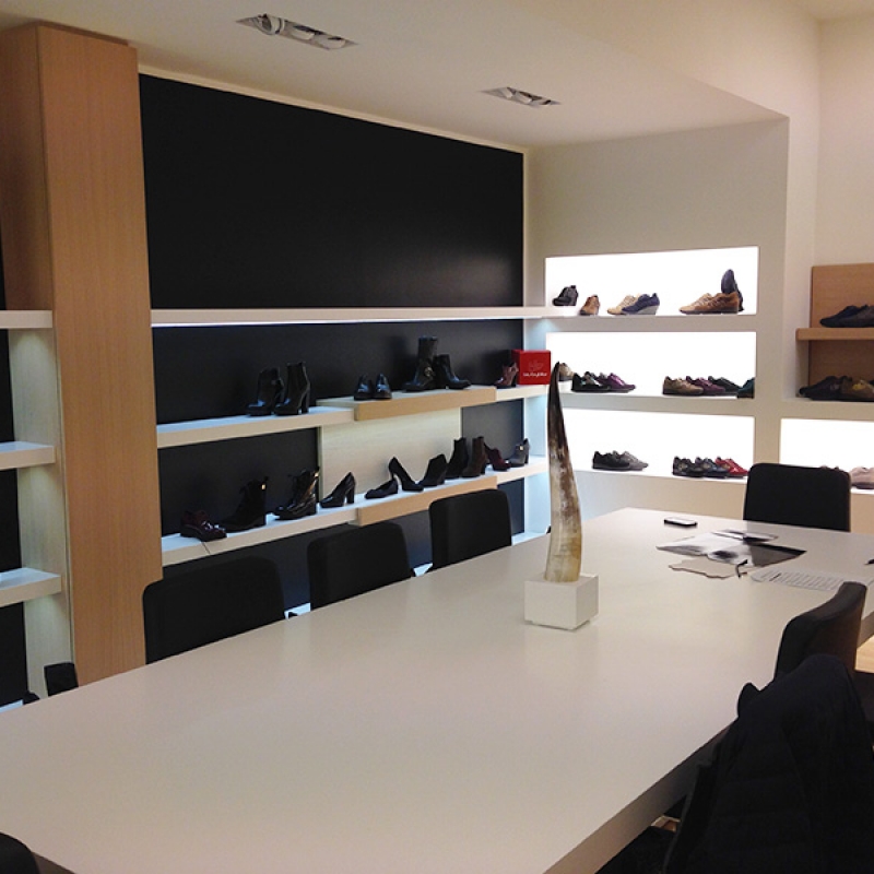 Showroom Caserta PIC/Tamarin